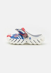 Crocs CROCS X CAPTAIN AMERICA UNISEX - Mules - white