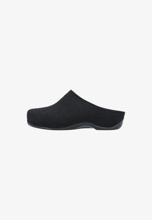 Sort slip-on træsko med rund tå, lukket overdel og let hævet gummisål og hæl.