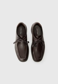 Calvin Klein HYBRID CUP WALLABEE - Stringate eleganti - bordeaux/grey