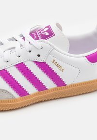 adidas Originals SAMBA UNISEX - Zapatillas - footwear white/purple burst