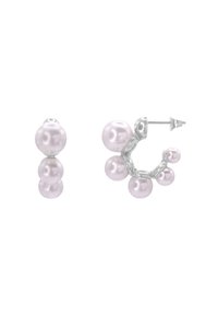 Die rosa Perlenohrringe bestehen aus einer Mischung aus runden und glatten Formen und haben eine Metallfassung in Silberfarbe. Ein Ohrring hat drei Perlen, der andere eine Gruppe.