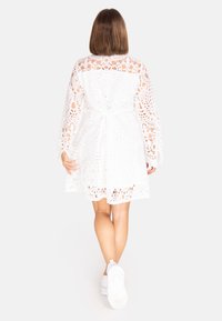 Elara Abito a camicia - weiß