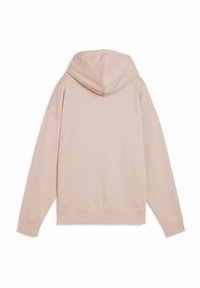 Sudadera de un suave tono rosa claro, con textura blanda, que cuenta con un bolsillo tipo canguro, una capucha grande y puños y dobladillo acanalados. Diseño simple, con detalles mínimos.