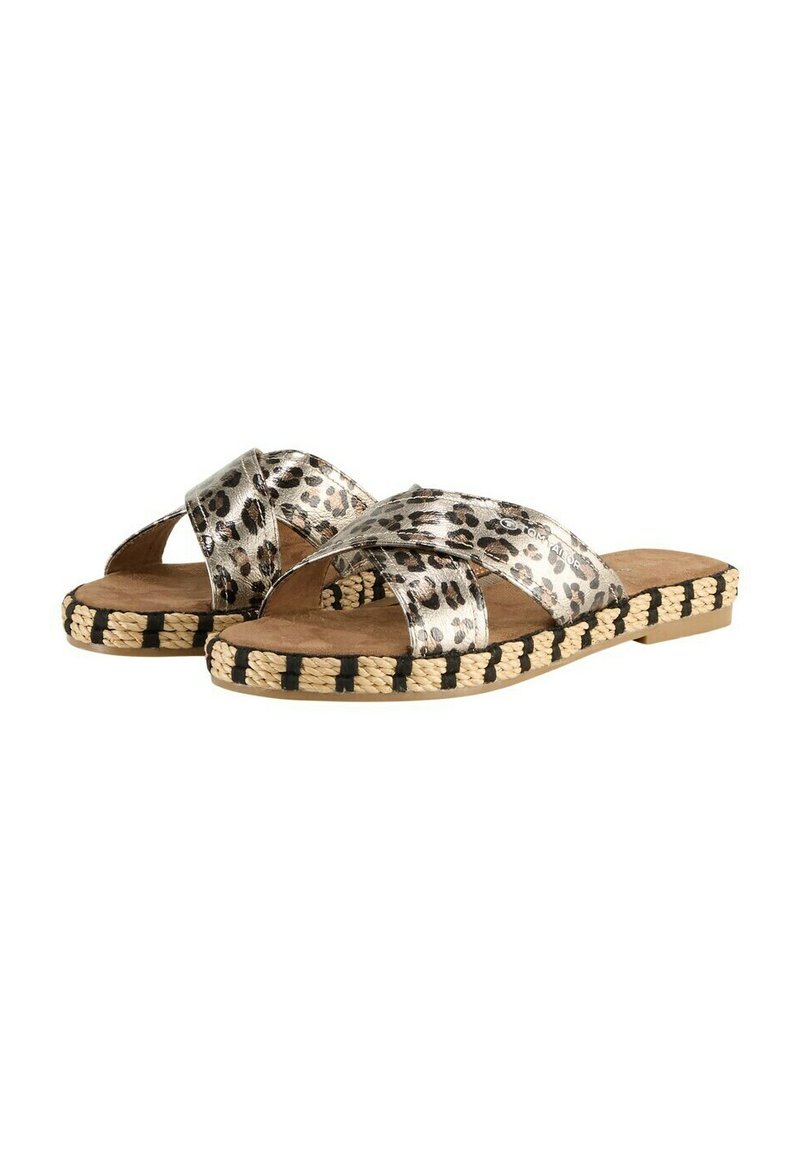Espadrile s sandalama s križnim trakama u metalik srebrnoj boji sa uzorkom leopard. Imaju jutu potplate s crnim akcentima i mekanom smeškom podlogom.