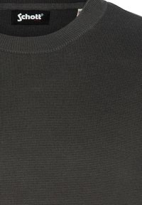 Ciemnoszary sweter z dzianiny z okrągłym dekoltem i teksturowanym materiałem. Posiada logo Schott na wewnętrznej metce.