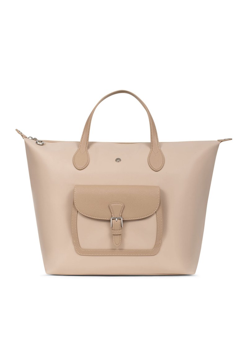 Borsa a tracolla beige con due manici, tasca frontale con fibbia e chiusura con cerniera superiore su uno sfondo bianco.