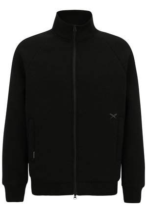 Schwarze Jacke mit Reißverschluss, hohem Kragen, langen Ärmeln, Seitentaschen und einem kleinen Logo nahe der rechten Tasche.