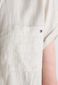 Thumbnail Image 7