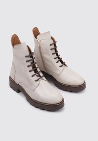 Sandra Fontán BADOLASOTA - Bottines à plateau - beige