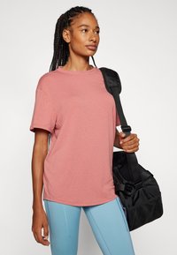 Nike Performance ONE RELAXED TOP - Športne majice - canyon pink/black