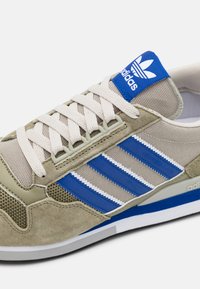 adidas Originals ZX 500 UNISEX - Sapatilhas - orbit green/team royal blue/footwear white