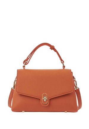 Borsa a mano in pelle color ruggine con manico superiore, chiusura tono oro e tracolla removibile su sfondo bianco.