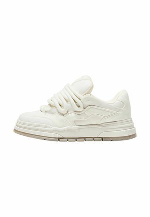 Bershka Sneakers - white