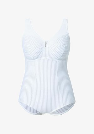 Valkoiset alusvaatteet, joissa on pystysuorat raidat, pehmeä kangas, pitsikoristeet, säädettävät olkaimet ja pieni koristeellinen hakaset etuosassa.