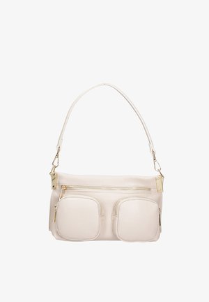 Kleine off-white leren schoudertas met twee voorzakken met rits en goudkleurige accenten en afneembare riem.