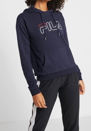 Marineblaue Kapuzenjacke aus weichem Stoff, mit einer vorderen Tasche, verstellbarem Kordelzug und einem weißen und roten FILA-Logo auf der Brust.