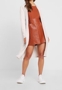 ONLY Petite Kofta - brown