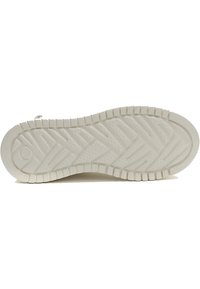 Suela de zapato de goma blanca con un patrón de textura en la banda de rodadura. Presenta ranuras laterales, un logo circular y un borde estriado para mejorar el agarre.