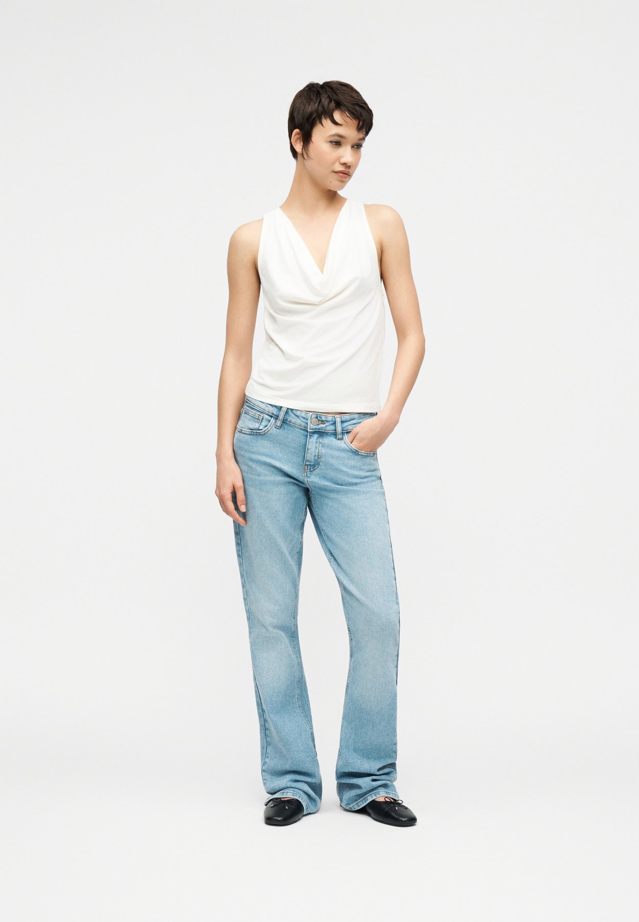 ONLLIVA DEEP NECK