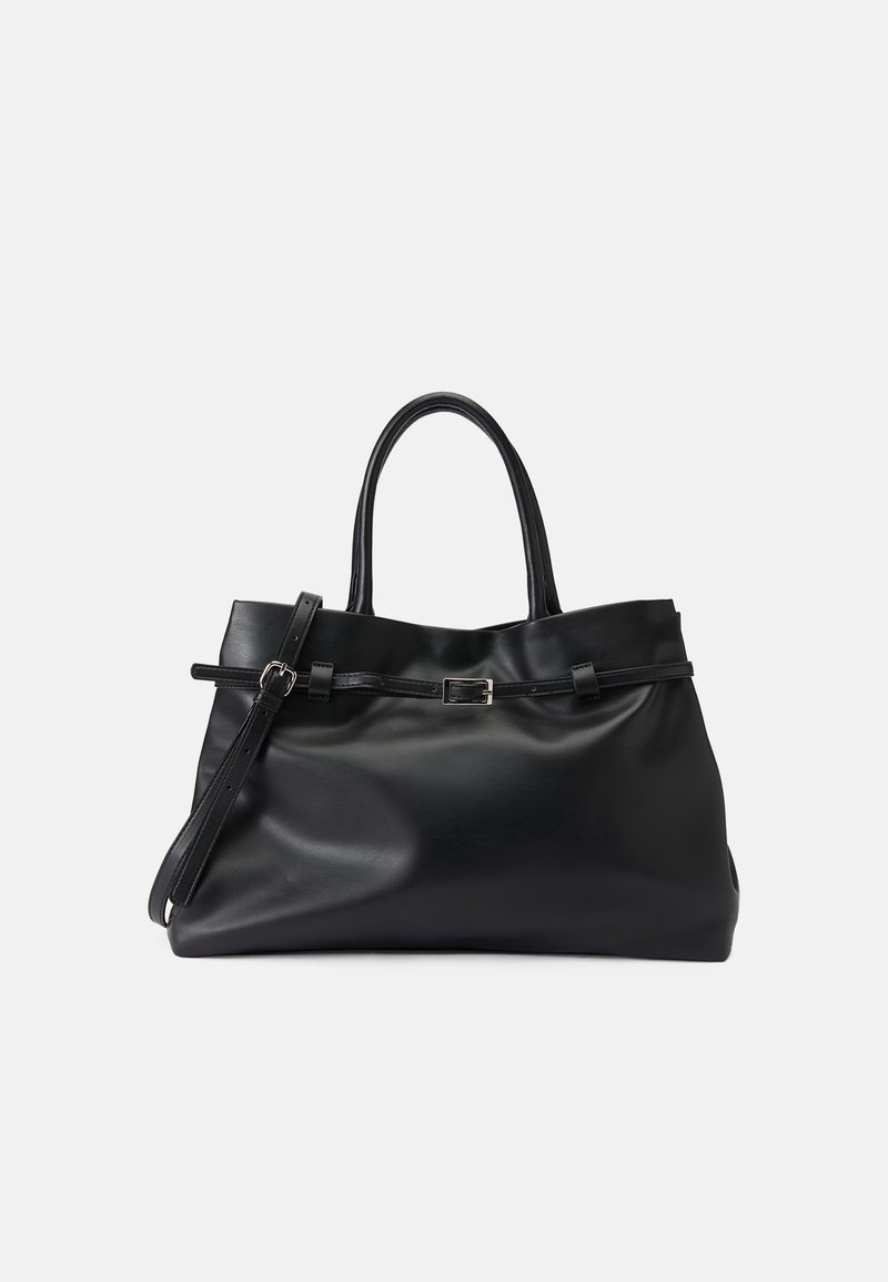 Zwarte leren totebag met stevige dubbele handvatten en een afneembare schouderband. Heeft een platte, gladde textuur en een slank, minimalistisch ontwerp.