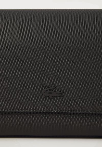 Lacoste MESSENGER BAG MEN CLASSIC - Sac bandoulière - noir