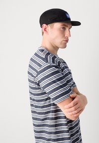 Scotch & Soda DYE STRIPE - Triko s potiskem - blue