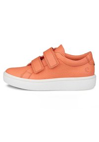 Sneakers z rzepem w jasno pomarańczowym materiale syntetycznym o teksturowym wykończeniu i białej gumowej podeszwie, z subtelnymi detalami w szwie.
