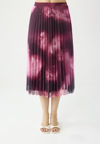 Unselected, dusty rose