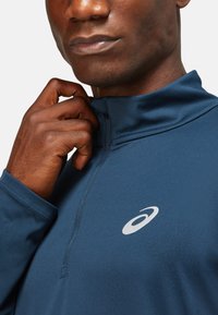 ASICS CORE LS 1/2 ZIP TOP - Long sleeved top - french blue