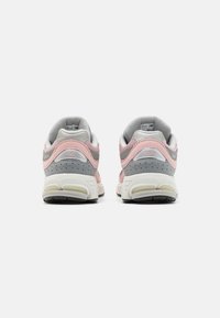 New Balance 2002 - Sneakers basse - pink/grey