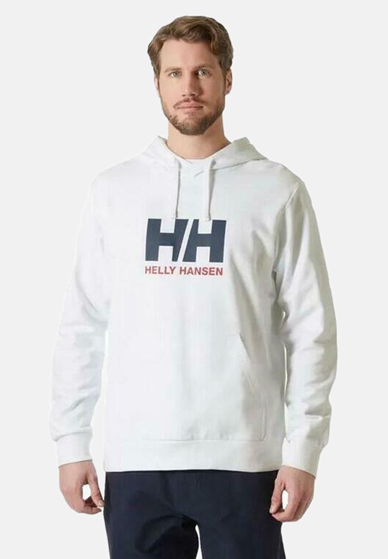 Sudadera blanca de algodón con un bolsillo canguro en la parte delantera, que presenta un gran logo "HH" y el texto "Helly Hansen" en azul marino y rojo. Capucha ajustable con cordón.