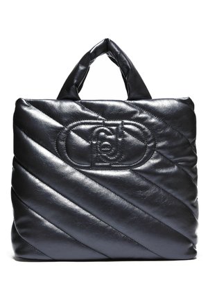 Sac à main en cuir noir matelassé avec un motif matelassé diagonal et un logo ovale cousu sur le devant, avec des poignées courtes et matelassées.