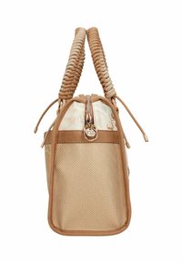 Tan-Handtasche mit geflochtenen Griffen, Reißverschluss und einem strukturierten Stoffkörper. Mit einem gemusterten Design auf der Vorderseite und einfarbigen Akzenten.