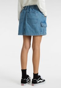 Vans SIDEWALK DENIM SKIRT - Farkkuhame - stone wash