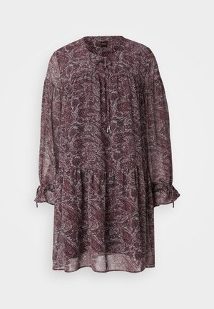 Fließendes, transparentes Kleid in dunklem Bordeaux mit floralem Muster. Verfügt über einen runden Ausschnitt, eine Bindedetail und geraffte Ärmel mit elastischen Bündchen.