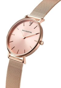 Rundum rosevergoldete Uhr mit einem pinken Zifferblatt, minimalen Stundenmarkierungen und einem Netz-Gurt aus Metall. Der Markenname "Paul Valentine" ist auf dem Zifferblatt angezeigt.