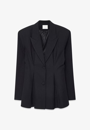 Črn prilagojen blazer s strukturiranim dizajnom, koničastimi reverji, dvema gumboma in nabranim hrbtom. Narejen je iz gladkega blaga z mat finišom.