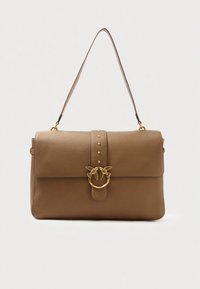 Barna bőr kézitáska elülső fedéllel, aranyszínű díszítéssel és egy díszes madármotívummal a kapocson. Állítható pánttal ellátva.