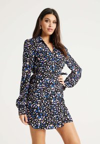 Liquorish PAINTERLY PRINT MINI WRAP - Day dress - black