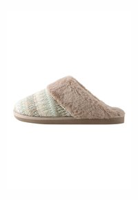 Pantofole con tomaia in maglia multicolore e testurizzata in toni chiari, caratterizzate da un polsino in pelliccia sintetica beige soffice e una suola in gomma beige.