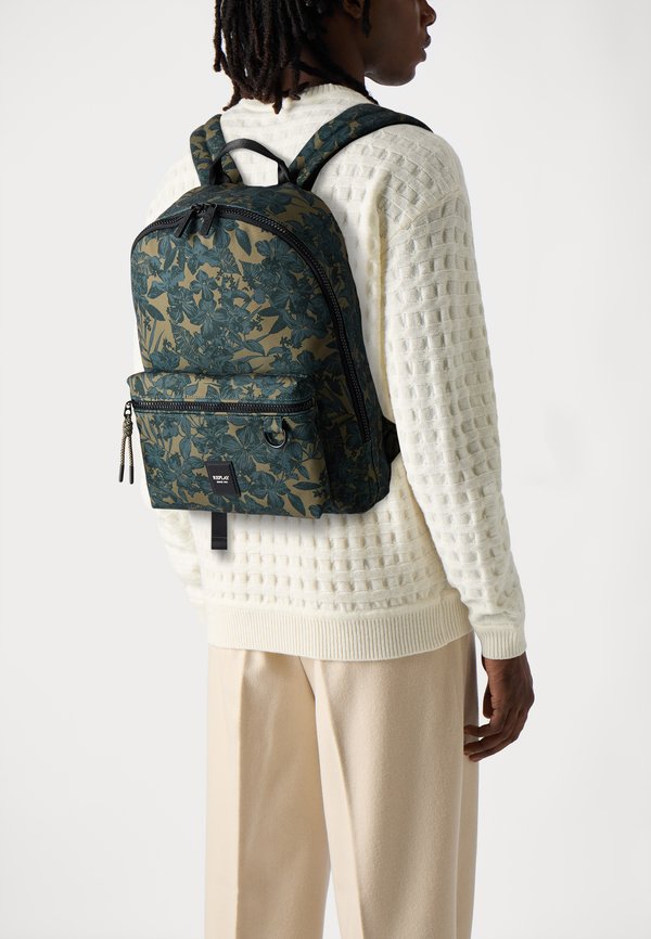 Tagesrucksack - winter moos