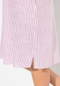 Ulla Popken COASTAL STRIPED SHORT SLEEVE COLLARED - Jurk - cool pink