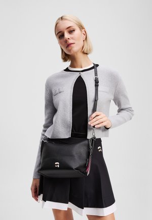 IKON GRAINY ZIP SHOULDER BAG - Skulderveske - black