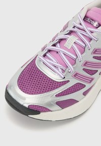 adidas Originals ADIZERO ARUKU UNISEX - Tenisice - silver-coloured/rich mauve/preloved purple