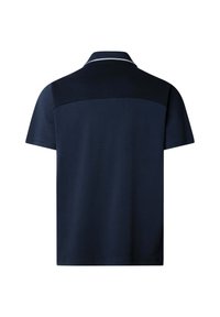 Mornarica polo majica s kratkim rukavima, klasičnog kragnastog dizajna, s kontrastnom prugom duž ruba kragne. Glatka tkanina s jednostavnim dizajnom.