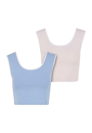 Twee mouwloze crop tops in pastelblauw en beige, met een ronde halslijn en witte afwerking, gemaakt van zachte, rekbare stof.