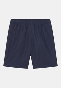 Tmavě modré sportovní šortky s elastickým pasem a bočními kapsami, vyrobené z lehké síťoviny.