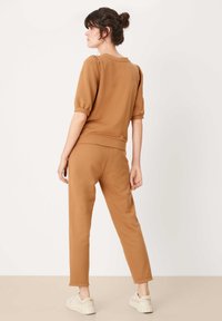 s.Oliver SHORT SLEEVE - T-shirt basic - sandstein