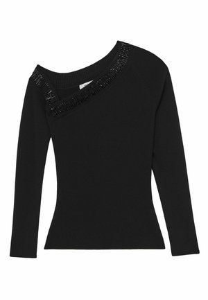 Top negro de manga larga con escote asimétrico que presenta un ribete decorativo con textura y finos cortes horizontales.