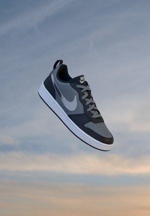 Nike Sportswear, COURT BOROUGH SHINE UNISEX - Маратонки - black/metallic silver-coloured/smoke grey